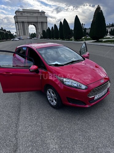 Ford Fiesta 2015, 150,000 km - 1.6 л - Gəncə