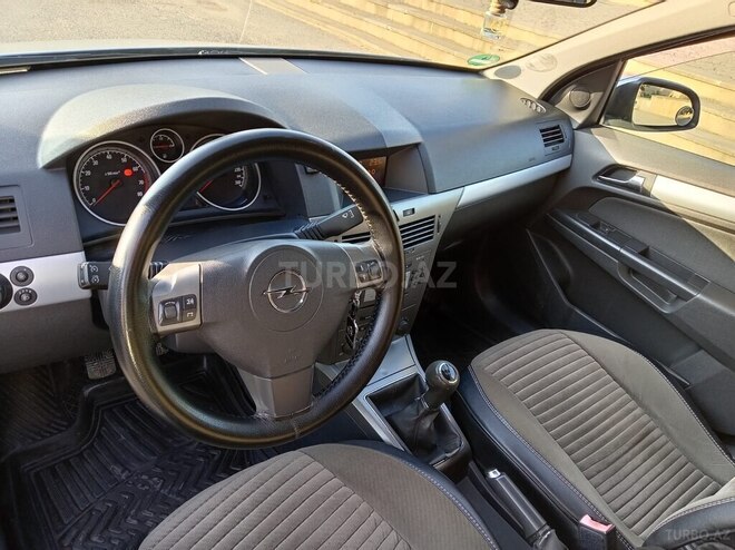 Opel Astra 2006, 288,000 km - 1.6 l - Qusar
