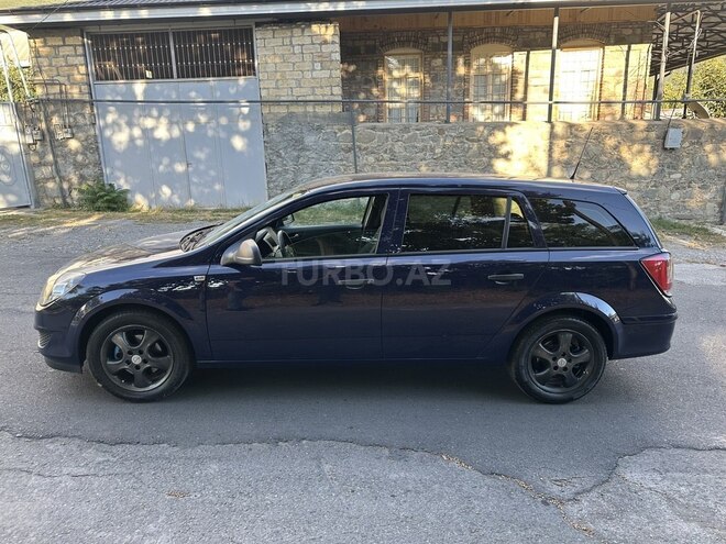 Opel Astra 2010, 121,000 km - 1.4 l - Şəki