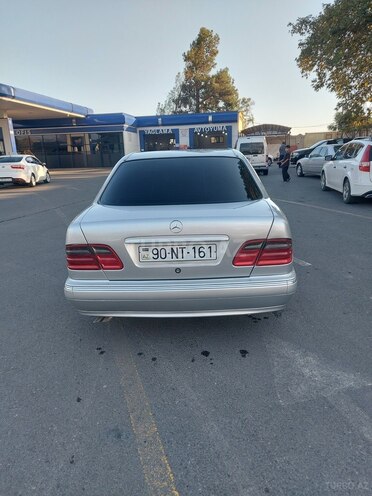 Mercedes E 240 2000, 293,647 km - 2.4 l - Göyçay