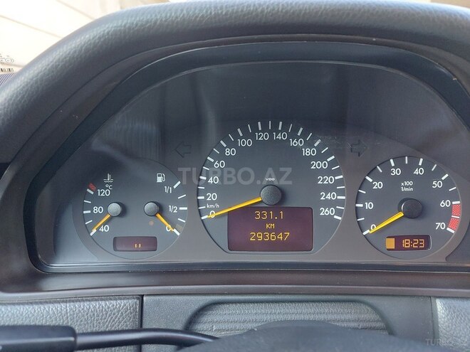 Mercedes E 240 2000, 293,647 km - 2.4 l - Göyçay