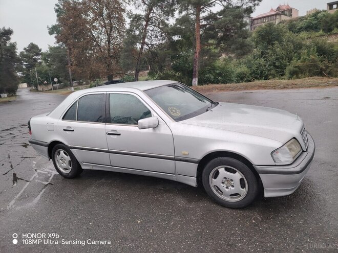 Mercedes C 180 1995, 591,456 km - 1.8 l - Quba