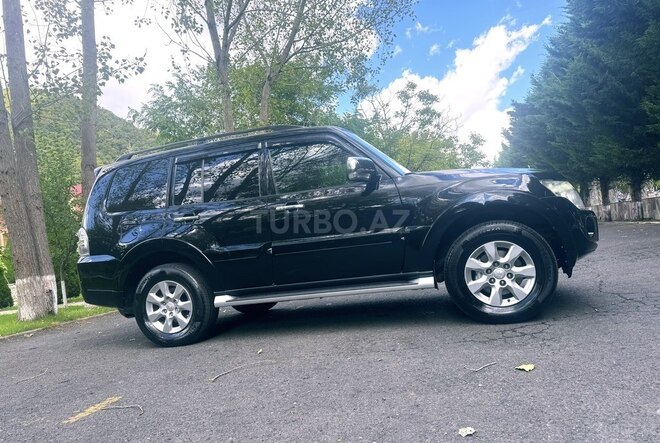 Mitsubishi Pajero 2012, 267,000 km - 3.8 л - Qax