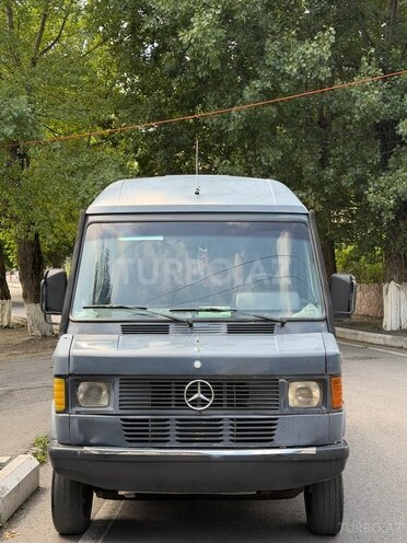 Mercedes 208 D 1993, 200,000 km - 2.3 л - Gəncə