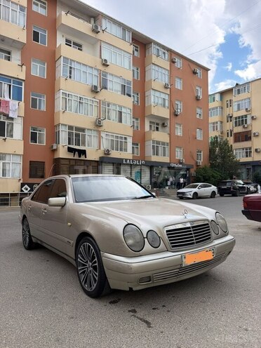 Mercedes E 200 1999, 320,000 km - 2.2 l - Bakı