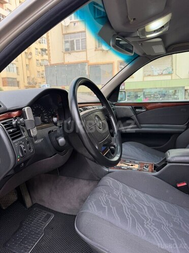 Mercedes E 200 1999, 320,000 km - 2.2 l - Bakı