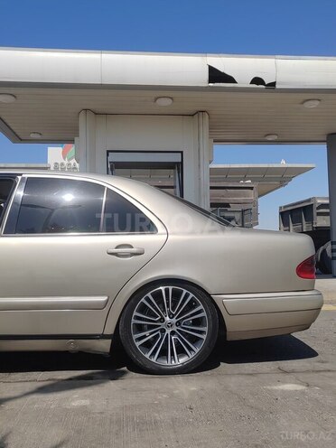 Mercedes E 200 1999, 320,000 km - 2.2 l - Bakı