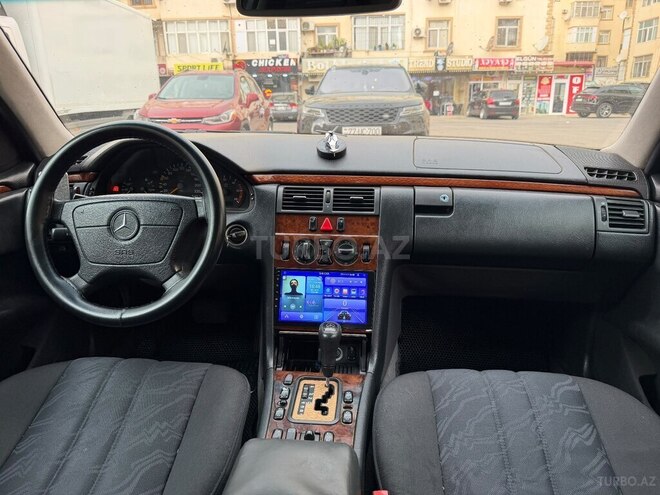 Mercedes E 200 1999, 320,000 km - 2.2 l - Bakı