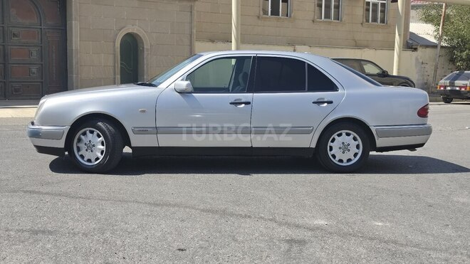 Mercedes E 240 1998, 435,580 km - 2.4 l - Bakı