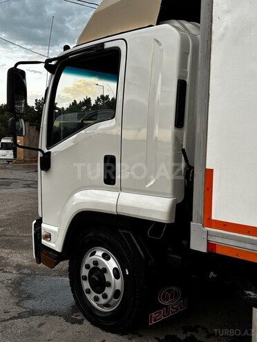 Isuzu  2020, 500,000 km - 5.2 l - Sumqayıt