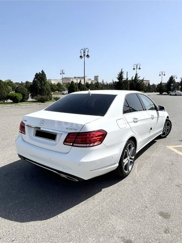 Mercedes E 250 4MATIC 2015, 93,000 km - 2.1 л - Bakı