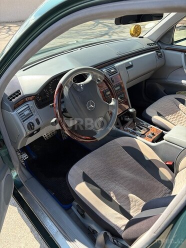 Mercedes E 240 1999, 300,000 km - 2.4 l - Gəncə