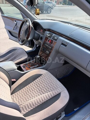 Mercedes E 240 1999, 300,000 km - 2.4 l - Gəncə