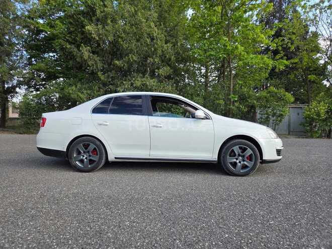 Volkswagen Jetta 2007, 392,257 km - 1.6 l - Yevlax