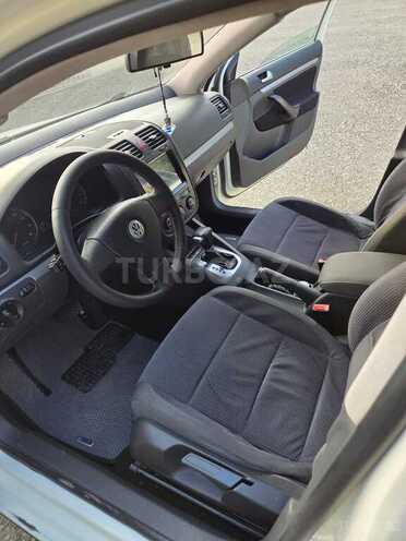 Volkswagen Jetta 2007, 392,257 km - 1.6 l - Yevlax