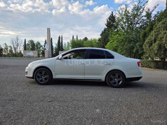 Volkswagen Jetta 2007, 392,257 km - 1.6 l - Yevlax