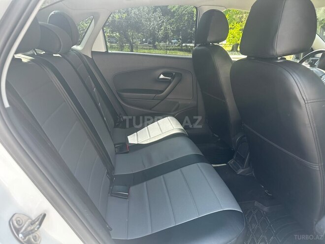 Volkswagen Polo 2018, 129,300 km - 1.6 л - Bakı