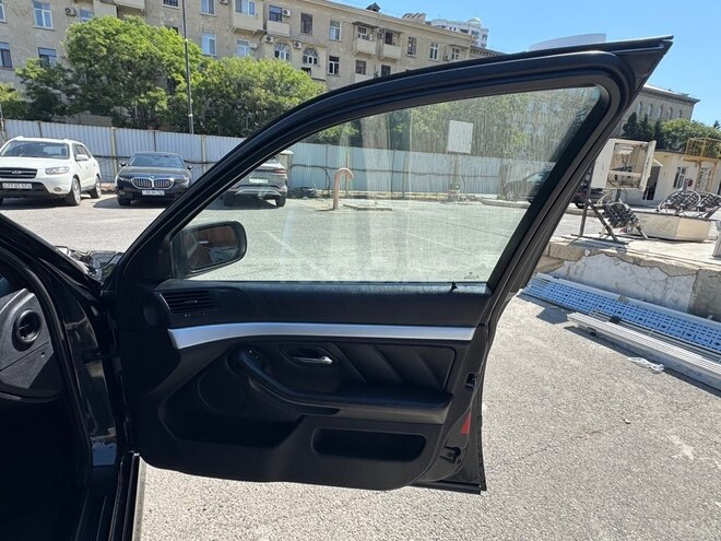 BMW 528 2000, 390,000 km - 2.8 л - Bakı