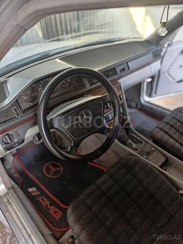 Mercedes E 220 1993, 327,562 km - 2.2 l - Mingəçevir