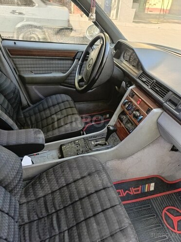 Mercedes E 220 1993, 327,562 km - 2.2 l - Mingəçevir