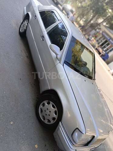 Mercedes E 220 1993, 327,562 km - 2.2 l - Mingəçevir