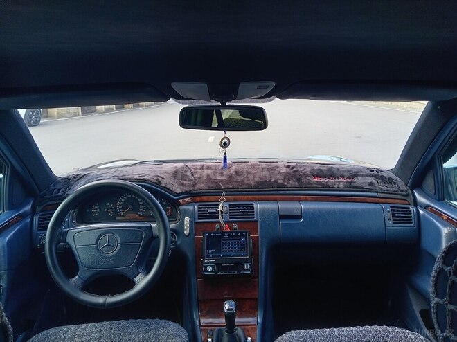 Mercedes E 250 1997, 445,445 km - 2.5 l - Tovuz