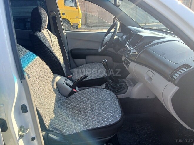 Mitsubishi L200 2012, 218,423 km - 2.5 l - Bakı