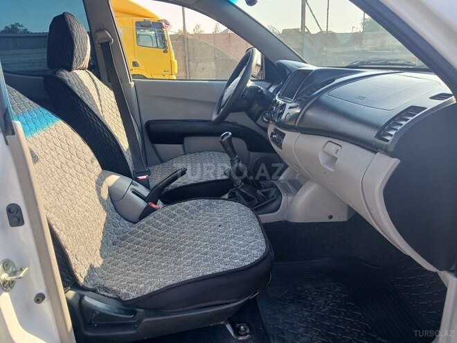 Mitsubishi L200 2012, 218,423 km - 2.5 l - Bakı