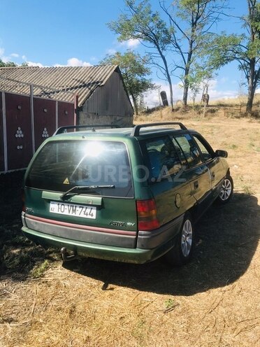 Opel Astra 1996, 355,000 km - 1.6 l - Qazax