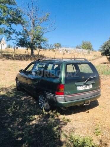 Opel Astra 1996, 355,000 km - 1.6 l - Qazax