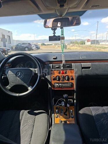 Mercedes E 240 1999, 420,000 km - 2.4 l - Şəmkir