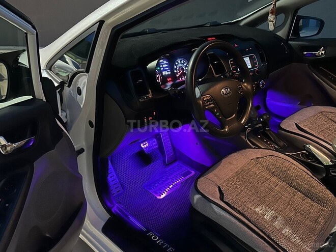 Kia Forte 2015, 262,645 km - 1.8 л - Salyan