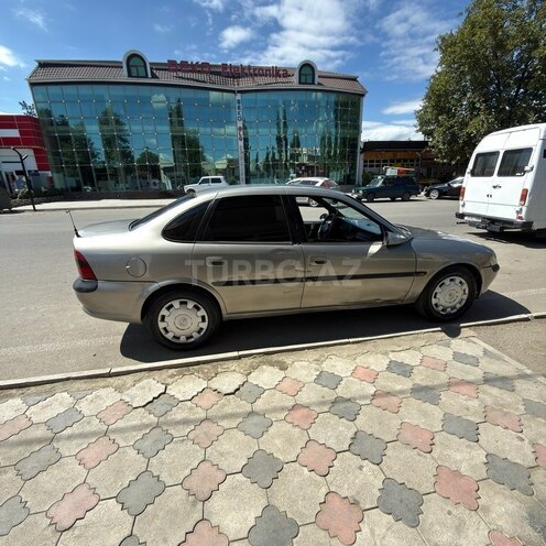 Opel Vectra 1995, 154,300 km - 2.0 л - Qazax