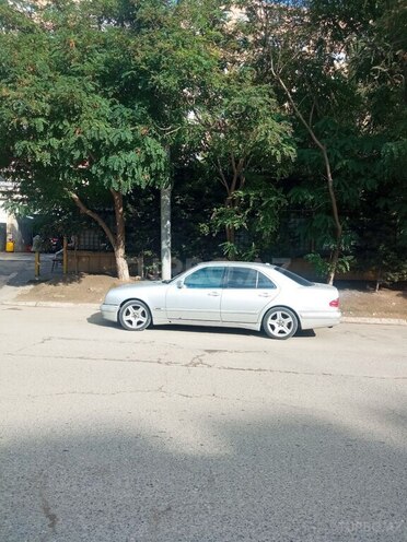 Mercedes E 240 1997, 241,420 km - 2.4 l - Bakı