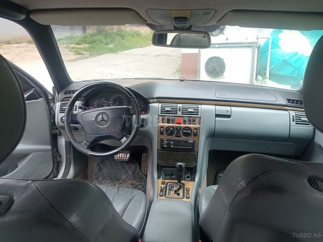 Mercedes E 240 1997, 241,420 km - 2.4 l - Bakı