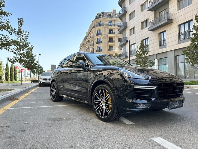 Porsche Cayenne Turbo S 2015, 99,000 km - 4.8 л - Bakı
