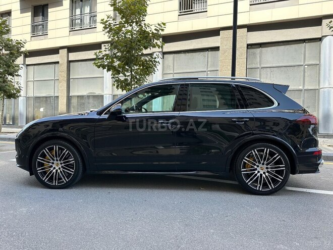 Porsche Cayenne Turbo S 2015, 99,000 km - 4.8 л - Bakı