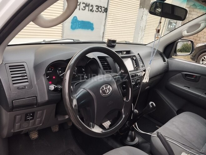 Toyota Hilux 2011, 225,600 km - 2.7 л - Masallı