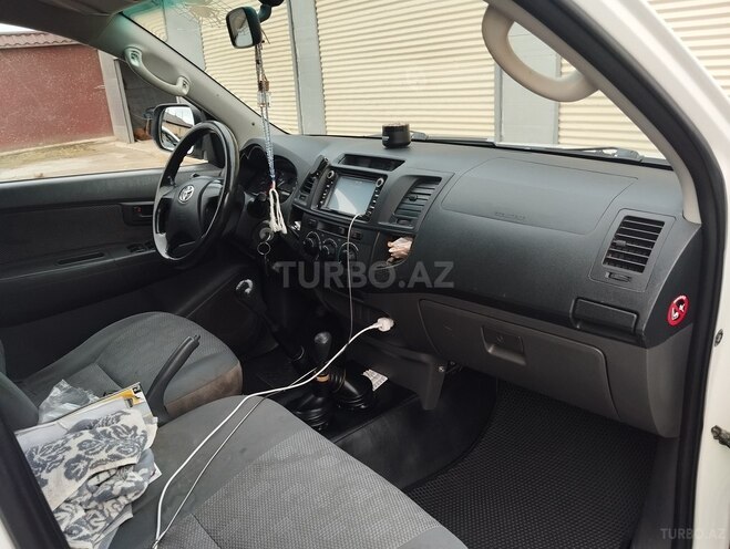 Toyota Hilux 2011, 225,600 km - 2.7 л - Masallı