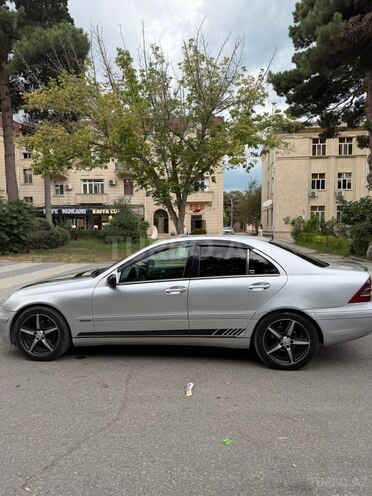 Mercedes C 220 2001, 380,000 km - 2.1 л - Sumqayıt