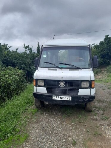 Mercedes 208 D 1993, 500,000 km - 2.3 л - Astara
