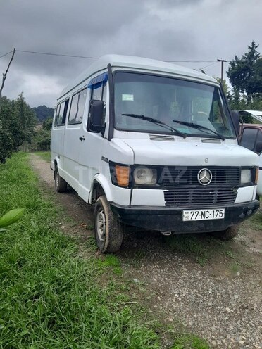 Mercedes 208 D 1993, 500,000 km - 2.3 л - Astara