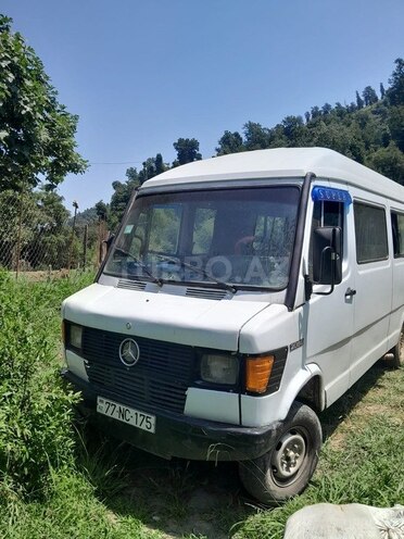 Mercedes 208 D 1993, 500,000 km - 2.3 л - Astara