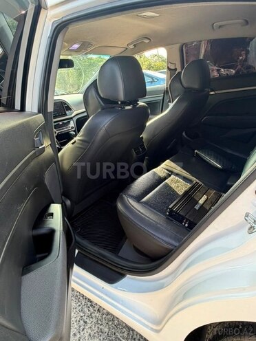 Hyundai Avante 2015, 330,000 km - 1.6 л - Bakı
