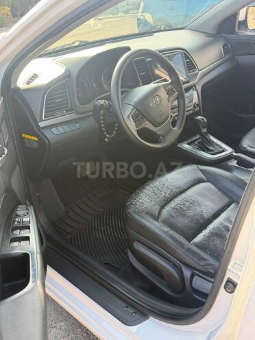 Hyundai Avante 2015, 330,000 km - 1.6 л - Bakı