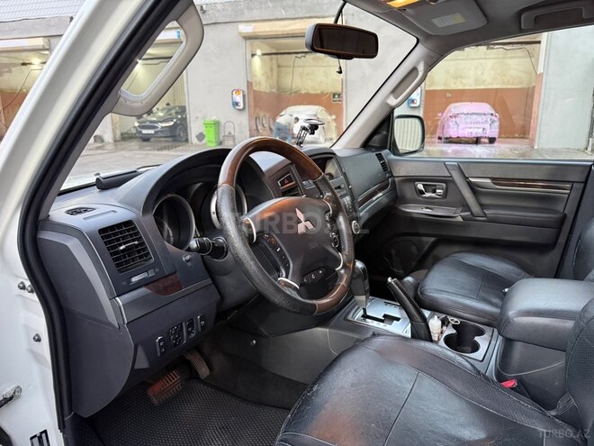 Mitsubishi Pajero 2011, 378,000 km - 3.5 л - Bakı