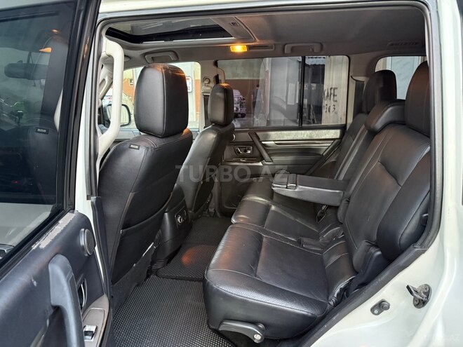 Mitsubishi Pajero 2011, 378,000 km - 3.5 л - Bakı
