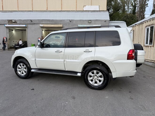 Mitsubishi Pajero 2011, 378,000 km - 3.5 л - Bakı