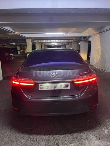 Toyota Corolla 2017, 153,500 km - 1.6 l - Bakı