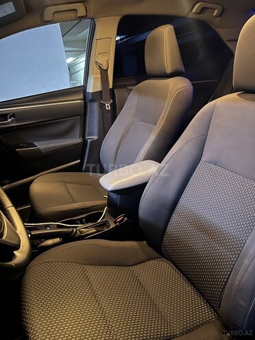 Toyota Corolla 2017, 153,500 km - 1.6 l - Bakı